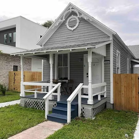 Cozy Studio Bungalow Steps To Armature Works Tampa Exterior photo